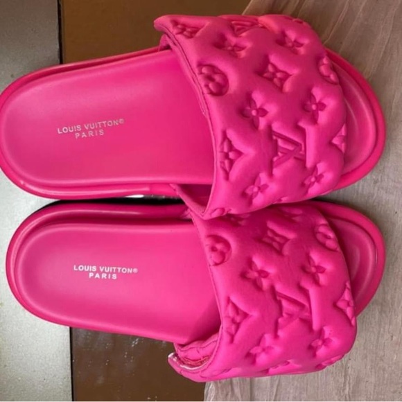 💖SOLD💖BEAUTIFUL HOT PINK SLIDES - Picture 2 of 2